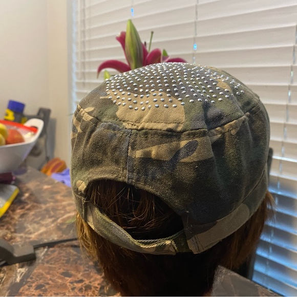 Claire Women’s Camouflage w/Studs Cap Size Smallm/Medium - Picture 6 of 10